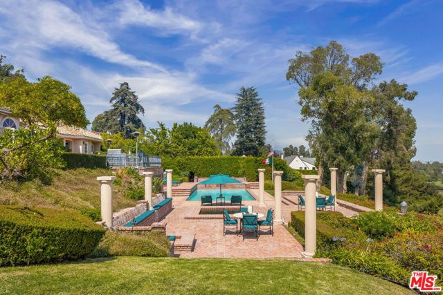 10820 Ambazac Way, Los Angeles CA: https://media.crmls.org/mediaz/2400f148-177d-4466-912d-25ae4c60ca7d.jpg