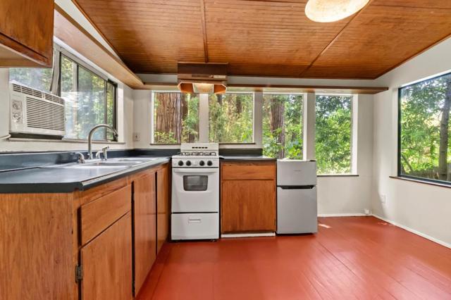 483 Echo Lane, Boulder Creek CA: https://media.crmls.org/mediaz/2400fe87-c21d-4d58-9b5d-892fd337089b.jpg
