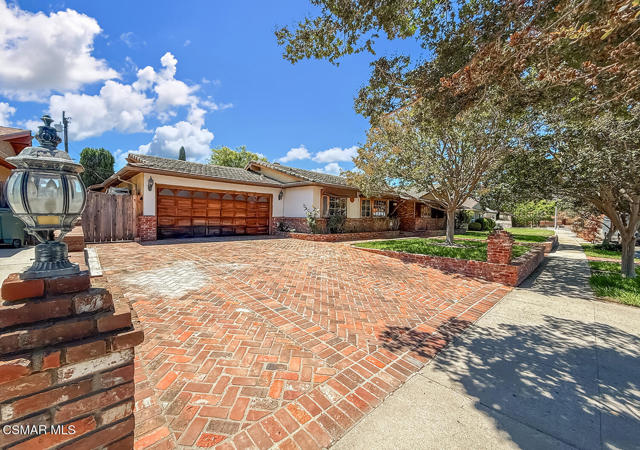 259 Dorena Drive, Newbury Park CA: https://media.crmls.org/mediaz/24010ea3-1b81-4518-aef9-c51e2237cf74.jpg