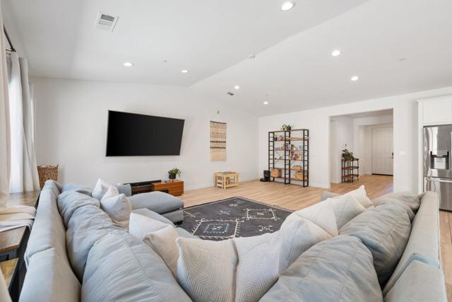 42939 Cowboy Court, Indio CA: https://media.crmls.org/mediaz/24011b79-f5e0-4537-8e0e-3f1b68a73773.jpg