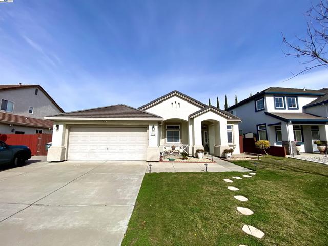 963 Grafton St, Manteca CA: https://media.crmls.org/mediaz/2401c058-1971-4432-b340-694e9ffa8a63.jpg