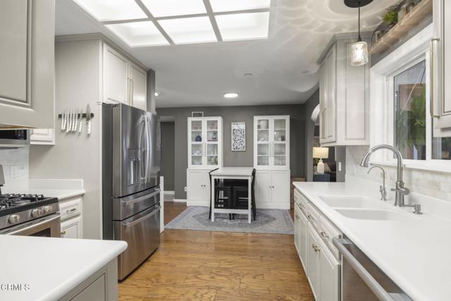 122 Taft Avenue, Ventura CA: https://media.crmls.org/mediaz/2401ce18-5e44-4f4d-9c04-021cb5ce9014.jpg