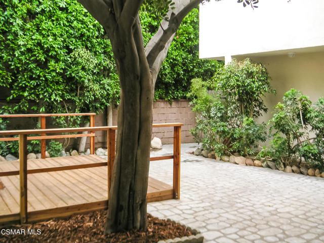 3411 Mclaughlin Avenue, Los Angeles CA: https://media.crmls.org/mediaz/2402616a-63fa-486e-84e4-4dd055c99007.jpg