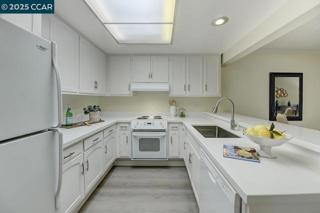 1873 Golden Rain Rd., Walnut Creek CA: https://media.crmls.org/mediaz/2403058c-c8f1-4b8a-98ee-d3703f706459.jpg