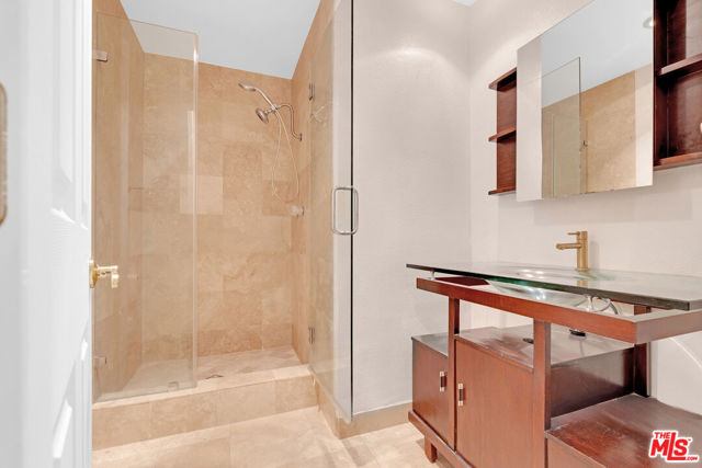 321 N Oakhurst Drive, Beverly Hills CA: https://media.crmls.org/mediaz/24031aa1-bf9a-42a0-80ba-5aa8dfe27d33.jpg