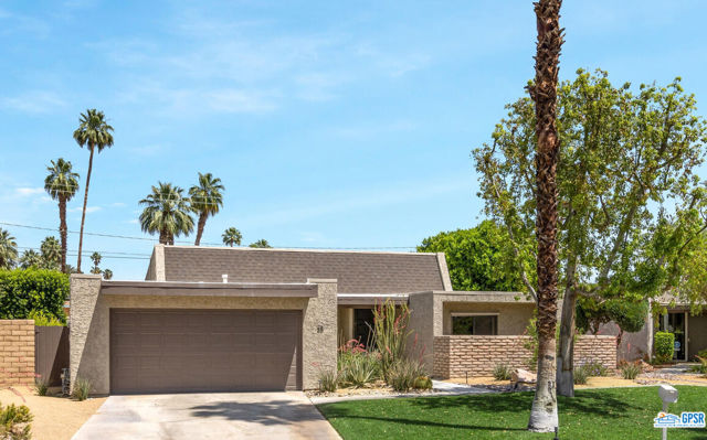 25 KEVIN LEE Lane Rancho Mirage, California Superb Rancho Mirage home offers polished details, handsome finishes and a real "wow" factor. Enjoy this resort-like home that offers numerous updates with a keen eye of sophisitcation. Amazing chef's kitchen, renovated baths, new flooring, fresh paint and designer-selected fixtures. You will enjoy your PRIVATE resort style pool and spa and a large entertainer's patio. Dual Masters, attached garage and updated mechanicals make this special home a 10+. Fantastic location is just minutes to Palm Springs, PSP International Airport and is close to shopping, eateries and entertainment venues. Soaring ceilings, an abundance of natural light all in a well kept secret complex with plentiful guest parking. Move in, unpack and enjoy!