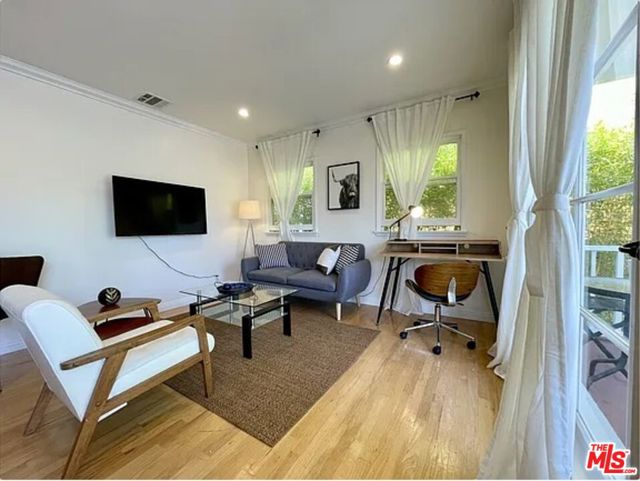 816 17th Street, Santa Monica CA: https://media.crmls.org/mediaz/24034ea6-ab9b-43f0-9dcc-f49d9c9344dd.jpg