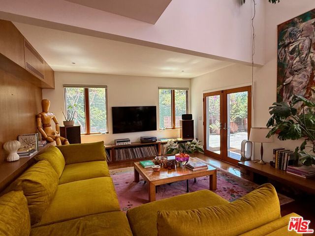 1966 Vestal Avenue, Los Angeles CA: https://media.crmls.org/mediaz/24034f93-14c6-4286-9267-95cd1ea92b17.jpg