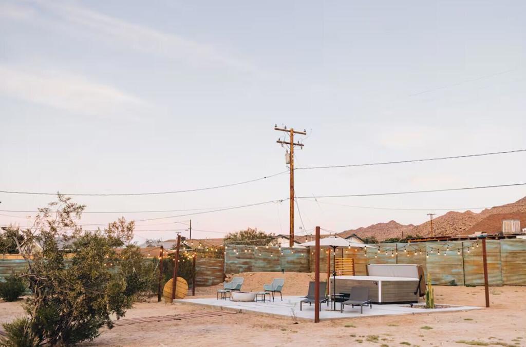 https://media.crmls.org/mediaz/240387b1-1f4b-4080-ba10-163f99359041.jpg?preset=X-Large