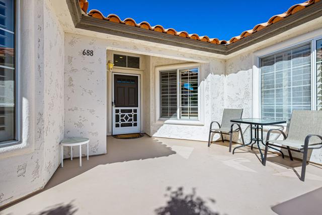 688 Vista Lago N Circle, Palm Desert CA: https://media.crmls.org/mediaz/24041d2e-39b0-4456-b6b8-c1d4fe4e4c7a.jpg
