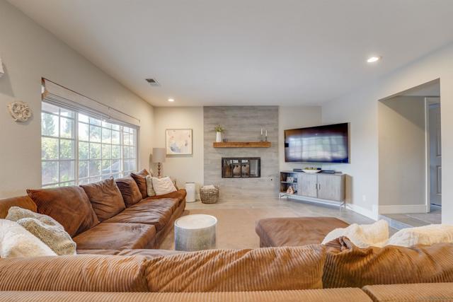 Image 15 of 33 For 11695 Scripps Lake Drive