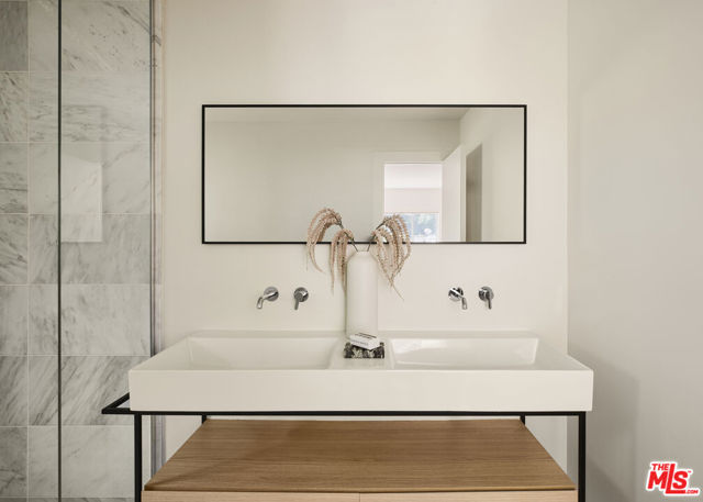17155 Clemons Drive, Encino CA: https://media.crmls.org/mediaz/2404b14b-313a-4025-9824-eecce2561ed4.jpg