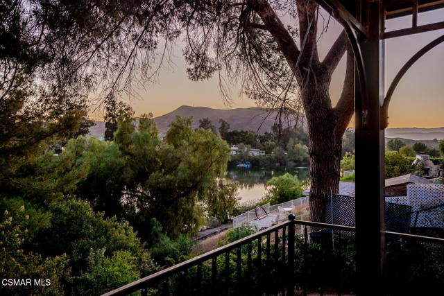 356 Laguna Terrace, Simi Valley CA: https://media.crmls.org/mediaz/24051df6-1ac1-472c-926b-1ad12653e58d.jpg