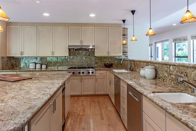 3 Oak Forest Court, Portola Valley CA: https://media.crmls.org/mediaz/24057f87-69c8-4bb4-8b1c-e06e63373bb2.jpg