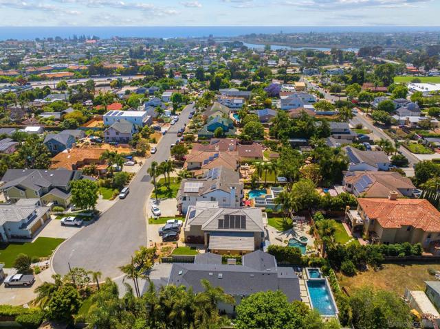 1384 Cynthia Ln, Carlsbad CA: https://media.crmls.org/mediaz/2405ad14-8a1d-4fe3-9092-35c4655186f5.jpg