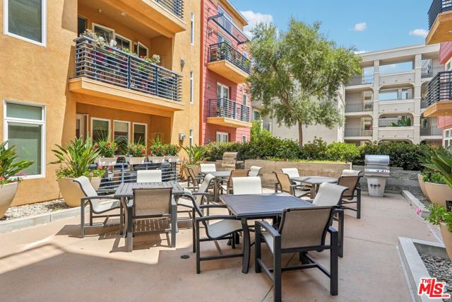 4050 Glencoe Avenue, Marina del Rey CA: https://media.crmls.org/mediaz/2406a525-b2e7-46d4-9e9b-4f26ae438627.jpg