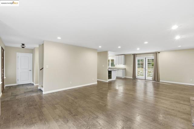 2136 Silver DR, Arnold CA: https://media.crmls.org/mediaz/2406d7b1-8b61-4873-bafa-3c8d851272a1.jpg