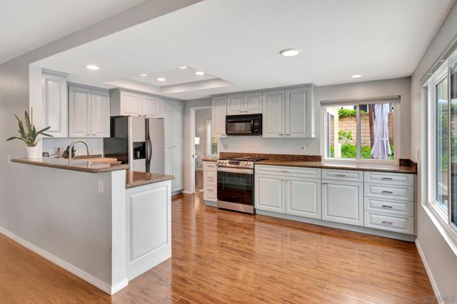 1976 Vineyard Ave, Vista CA: https://media.crmls.org/mediaz/2406fcd7-2cca-4046-b97f-6c3ed66e190c.jpg