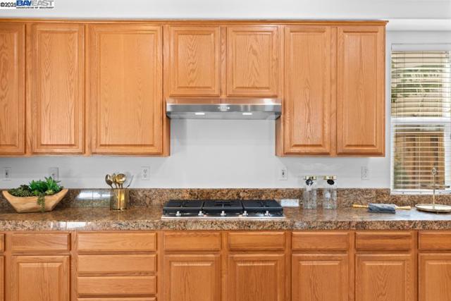 1525 Whispering Oaks Way, Pleasanton CA: https://media.crmls.org/mediaz/2407242f-8aec-45f8-a939-c4874cb33894.jpg