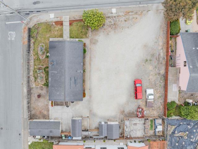 1490 Cabrillo Highway, Half Moon Bay CA: https://media.crmls.org/mediaz/2407a580-6728-4f2c-8760-1fbf5ea4b748.jpg