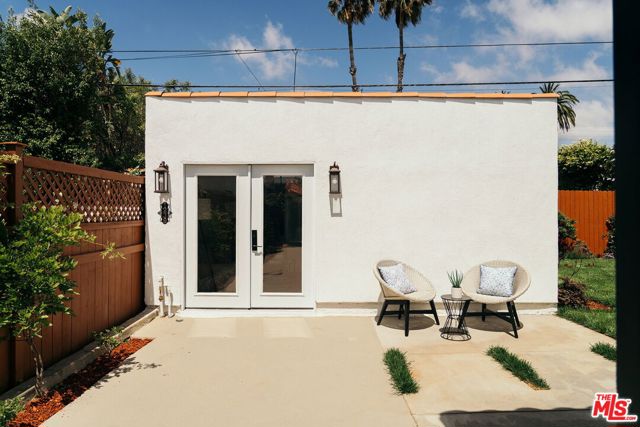 1237 S Curson Avenue, Los Angeles CA: https://media.crmls.org/mediaz/2407e0a0-b223-44dc-b82a-c784d695b463.jpg