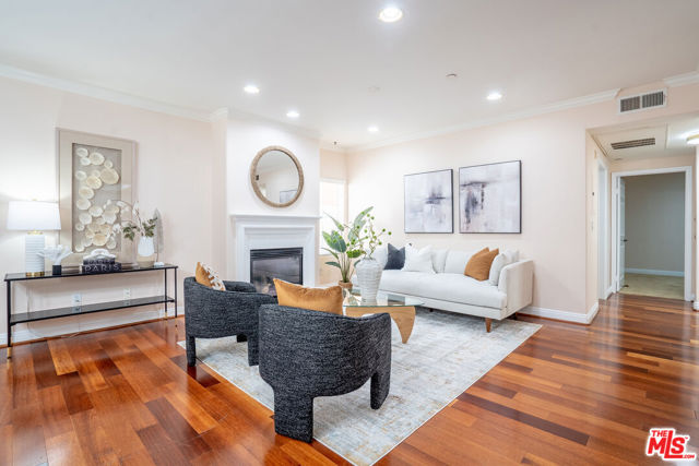 616 S Wilton Place, Los Angeles CA: https://media.crmls.org/mediaz/2408066b-3474-404d-af29-8265033bb403.jpg