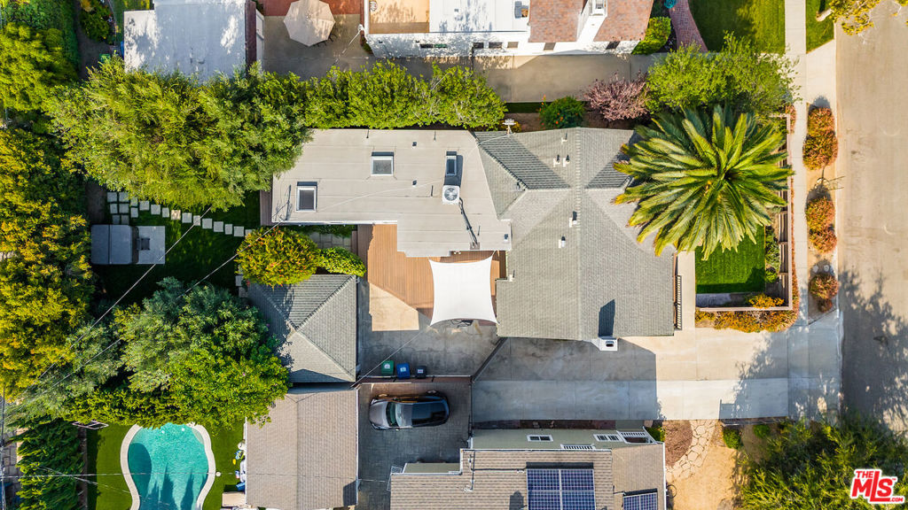 https://media.crmls.org/mediaz/2408078c-ea53-4a8d-bb24-d4e702da7527.jpg?preset=X-Large