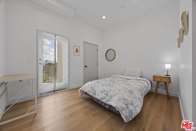 1515 S Holt Avenue, Los Angeles CA: https://media.crmls.org/mediaz/2408878b-28cf-45d7-9510-2c9187135de0.jpg