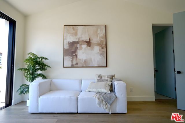 1441 S Oakhurst Drive, Los Angeles CA: https://media.crmls.org/mediaz/2408ac2a-d7fa-4d6f-8d7a-7421d8690814.jpg