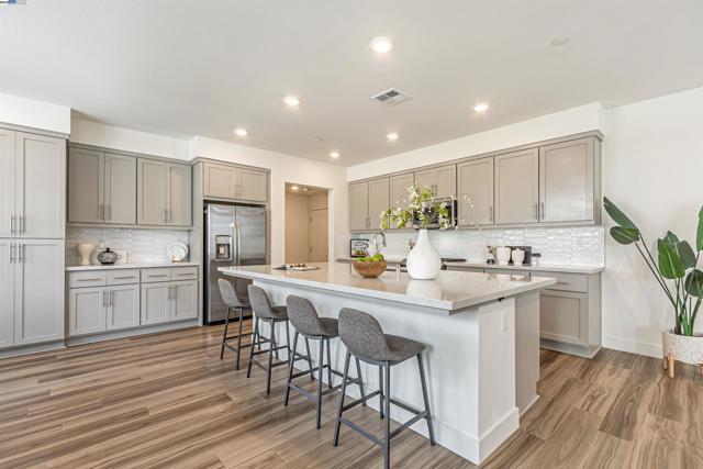 37389 Salt Grass Rd, Newark CA: https://media.crmls.org/mediaz/2408d050-6cb3-4243-a146-2d41c6af3704.jpg