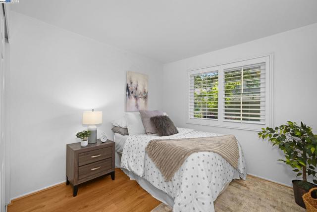 2812 Bollinger Canyon Rd, San Ramon CA: https://media.crmls.org/mediaz/2408d32d-2bb0-404d-8856-058dd687f384.jpg