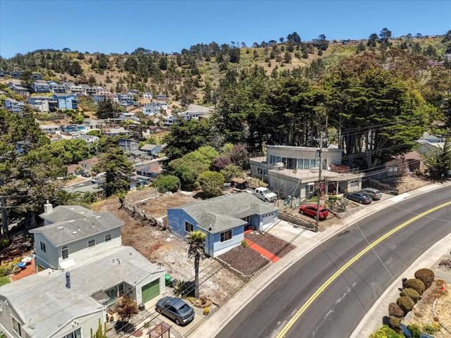 331 Manor Drive, Pacifica CA: https://media.crmls.org/mediaz/2408f200-cbf3-4118-a949-2754dafd9e97.jpg