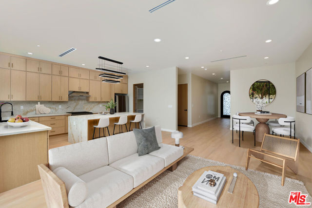 17510 Miranda Street, Encino CA: https://media.crmls.org/mediaz/24093593-b7a3-4fb9-b6e3-58965ad1843f.jpg