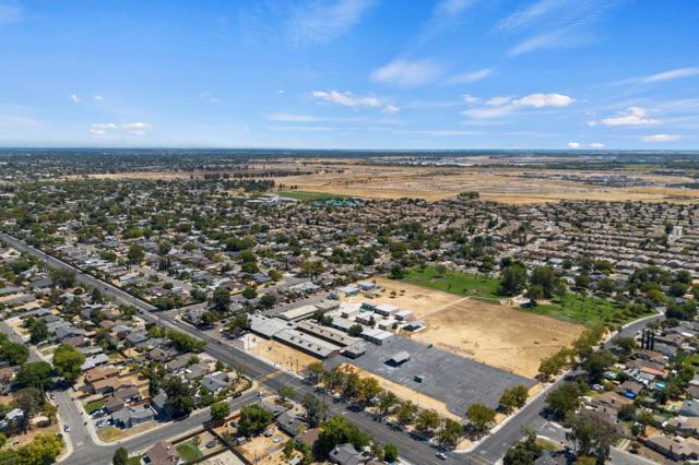 7541 19th Street, Sacramento CA: https://media.crmls.org/mediaz/24097934-3482-4d54-8a3c-efe38d685760.jpg