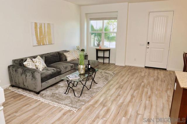 1367 Santa Diana, Chula Vista CA: https://media.crmls.org/mediaz/2409cb78-49ee-43a4-891d-443c2bfde501.jpg