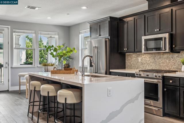 510 Ashton Way, Pleasant Hill CA: https://media.crmls.org/mediaz/240a5ed1-699c-4dd4-b9d1-6b3d1358f168.jpg