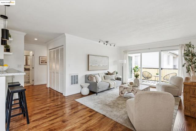85 Vernon St, Oakland CA: https://media.crmls.org/mediaz/240ada20-b625-4cfc-b0a0-ec281236533b.jpg