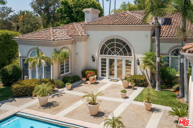 16727 Camino Sierra Del Sur Drive, Rancho Santa Fe CA: https://media.crmls.org/mediaz/240b7678-ad66-400e-917c-2b2d1193963c.jpg