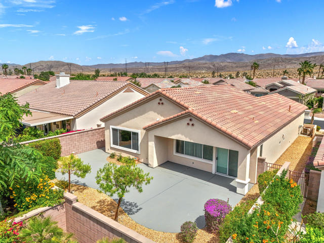 78687 Stansbury Court, Palm Desert CA: https://media.crmls.org/mediaz/240c1a2b-baef-4b76-b32e-03a706cc285c.jpg