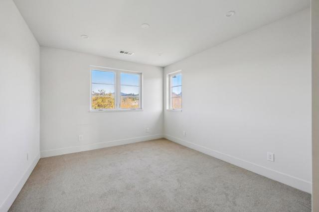 577 Creekside Court, Half Moon Bay CA: https://media.crmls.org/mediaz/240c1dc5-9f58-4076-b1a6-ebc1f613b425.jpg