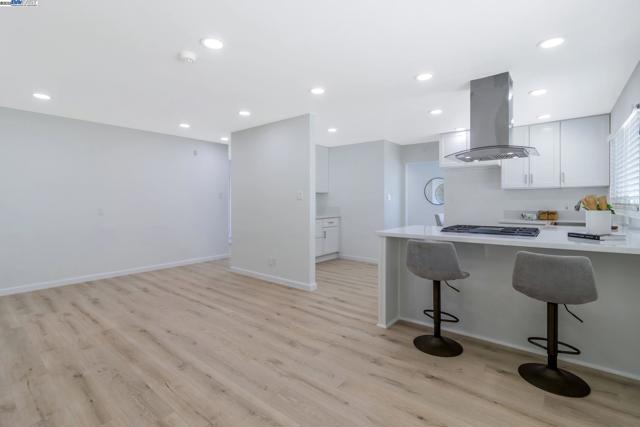 6919 Wilson Way, El Cerrito CA: https://media.crmls.org/mediaz/240c2e9f-bff2-4521-a57f-99b94dca7540.jpg