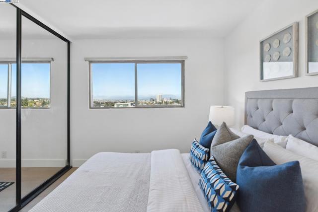 1 Kelton Ct, Oakland CA: https://media.crmls.org/mediaz/240c71f5-5d2c-4c4f-ae08-221cc035467c.jpg