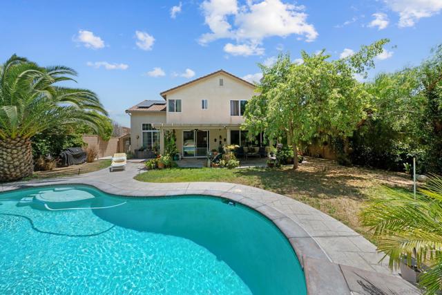 7387 Carrollton Pl, Corona CA: https://media.crmls.org/mediaz/240d780b-f1a9-405d-9099-d75321fa9401.jpg