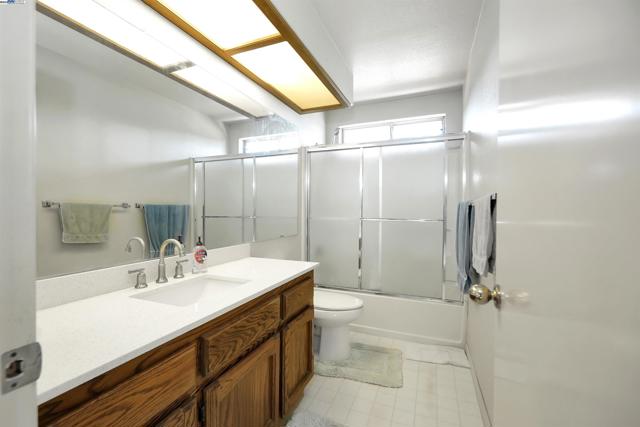 Image 25 of 35 For 18606 Galton Ln