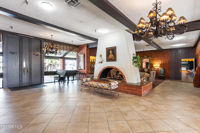 1215 Anchors Way Drive, Ventura CA: https://media.crmls.org/mediaz/240e02ba-e8d1-4e34-841e-e1c514e4c62e.jpg