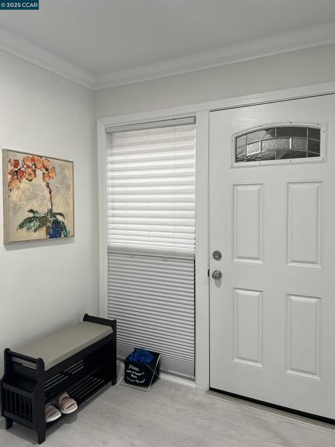 1443 Rockledge Ln, Walnut Creek CA: https://media.crmls.org/mediaz/240e3821-6b95-4f71-9b39-85d209d2f889.jpg