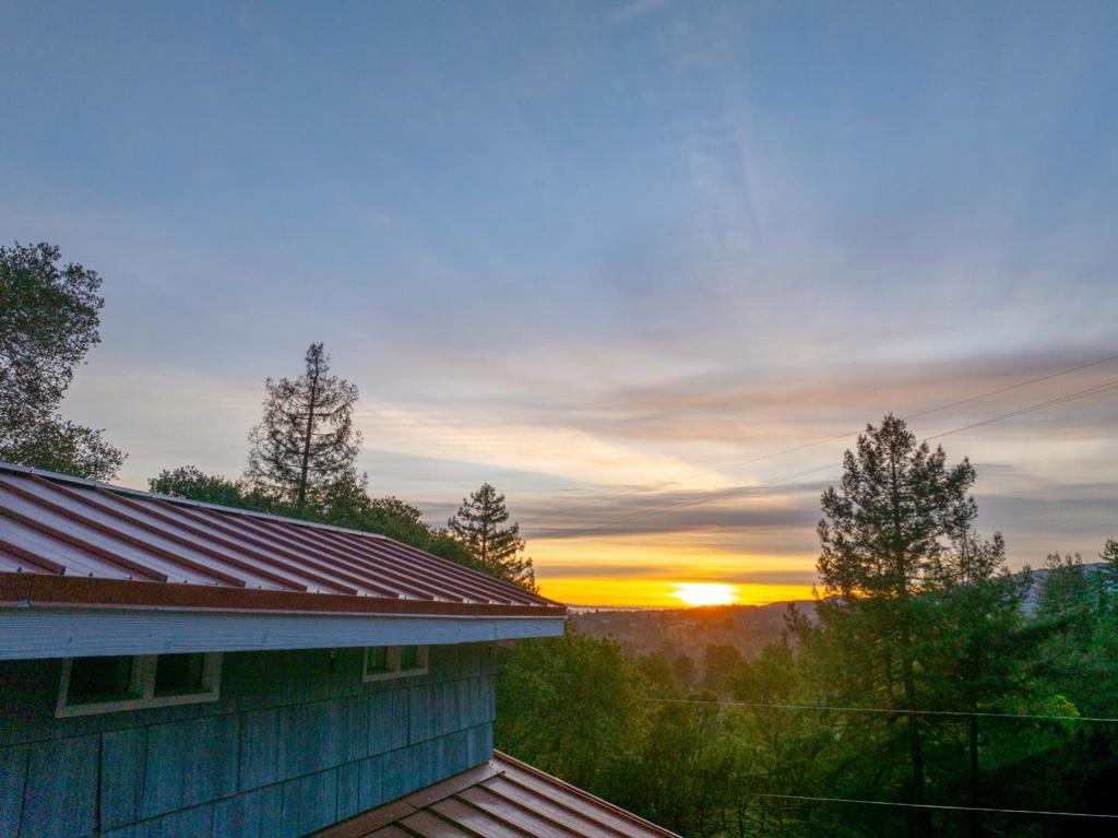 https://media.crmls.org/mediaz/240ed653-0f7c-4d23-9f9a-616b6f9d88fd.jpg?preset=X-Large