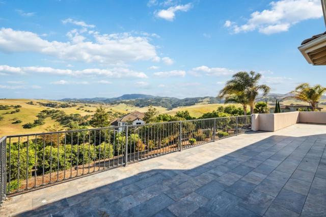 4165 Ashford Circle, Hollister CA: https://media.crmls.org/mediaz/240ee0f1-1f5e-484a-bb93-7856e5659cad.jpg
