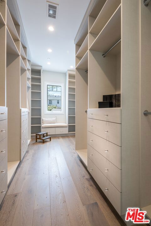 530 Arbramar Avenue, Pacific Palisades CA: https://media.crmls.org/mediaz/240efa44-921a-4da0-bf50-a13f516505bf.jpg