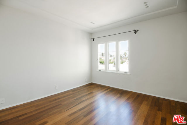 1302 Sweetzer Avenue, West Hollywood CA: https://media.crmls.org/mediaz/240f0c20-74f8-40cb-b77b-7a514a6929aa.jpg
